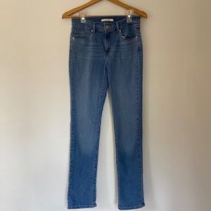 Levi's Mid-Rise Classic Straight - Hypersoft Jeans in Light Denim